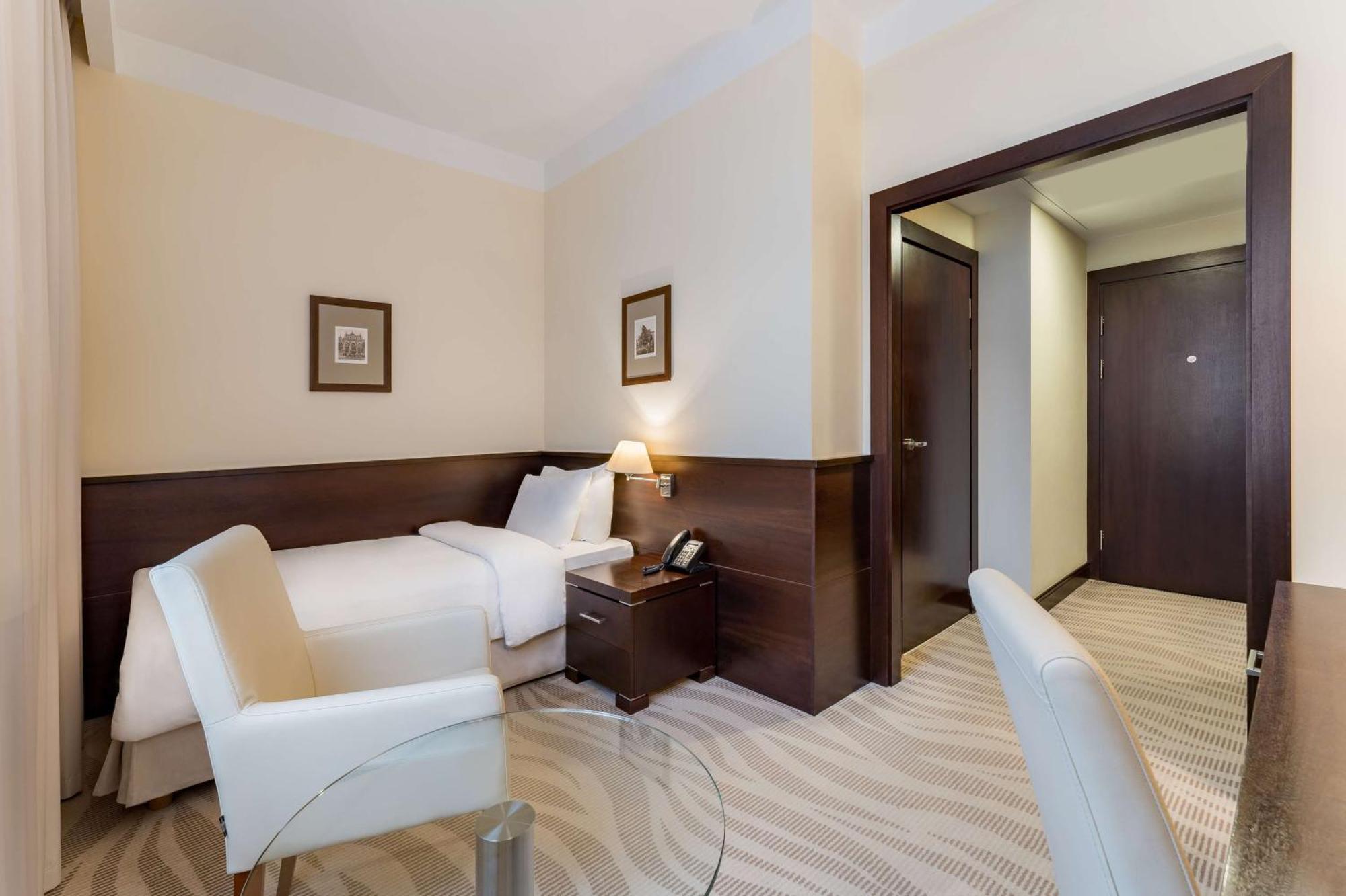 Radisson Blu Hotel, Hotel
